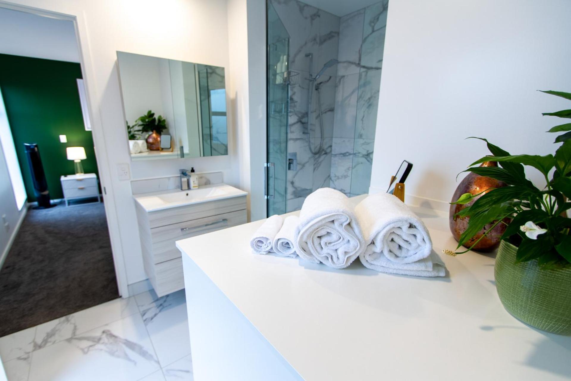 Gorgeous In Green - 2 Bed Central Oasis W/King Bed Christchurch Kültér fotó