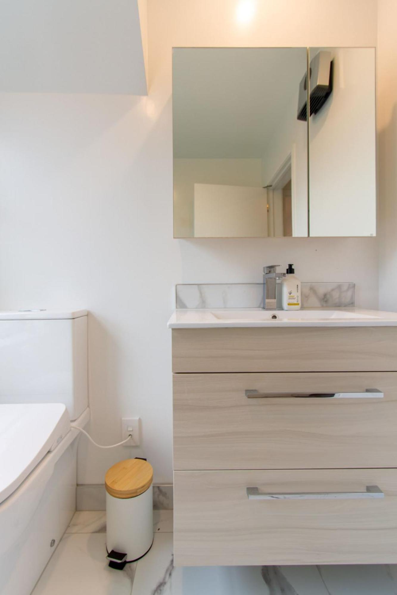 Gorgeous In Green - 2 Bed Central Oasis W/King Bed Christchurch Kültér fotó