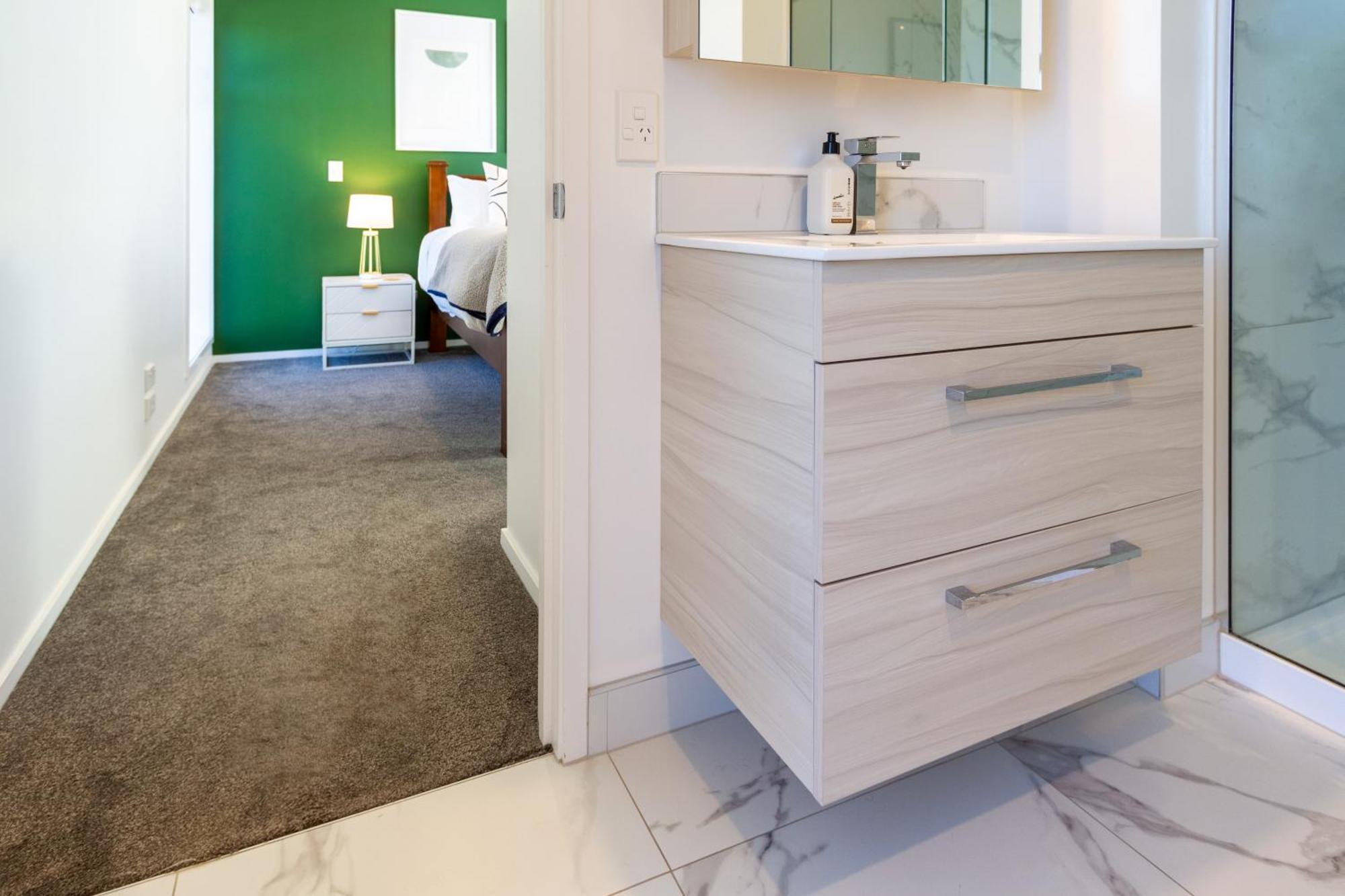 Gorgeous In Green - 2 Bed Central Oasis W/King Bed Christchurch Kültér fotó