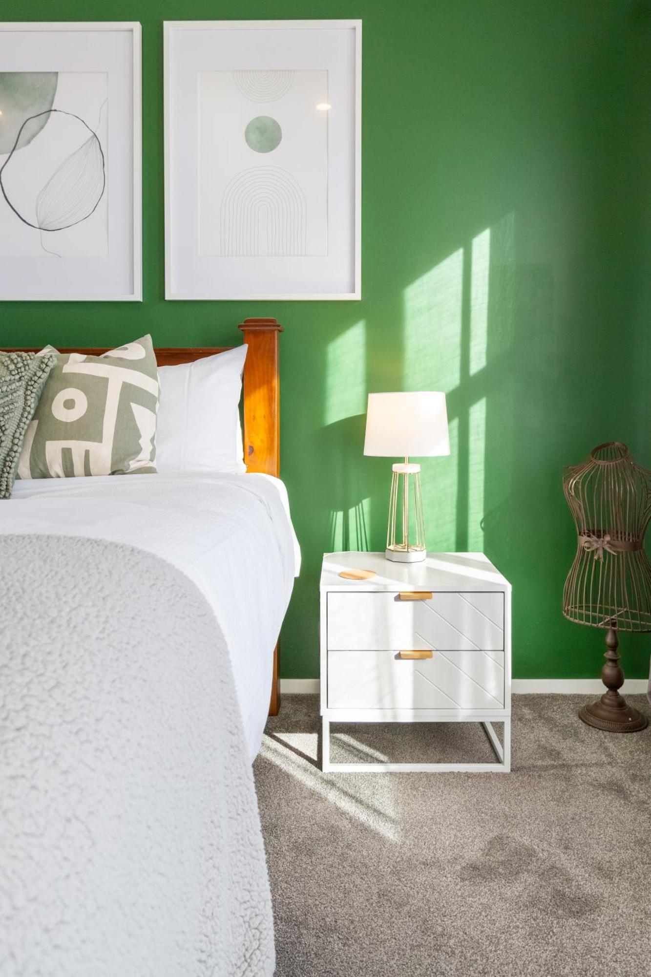 Gorgeous In Green - 2 Bed Central Oasis W/King Bed Christchurch Kültér fotó
