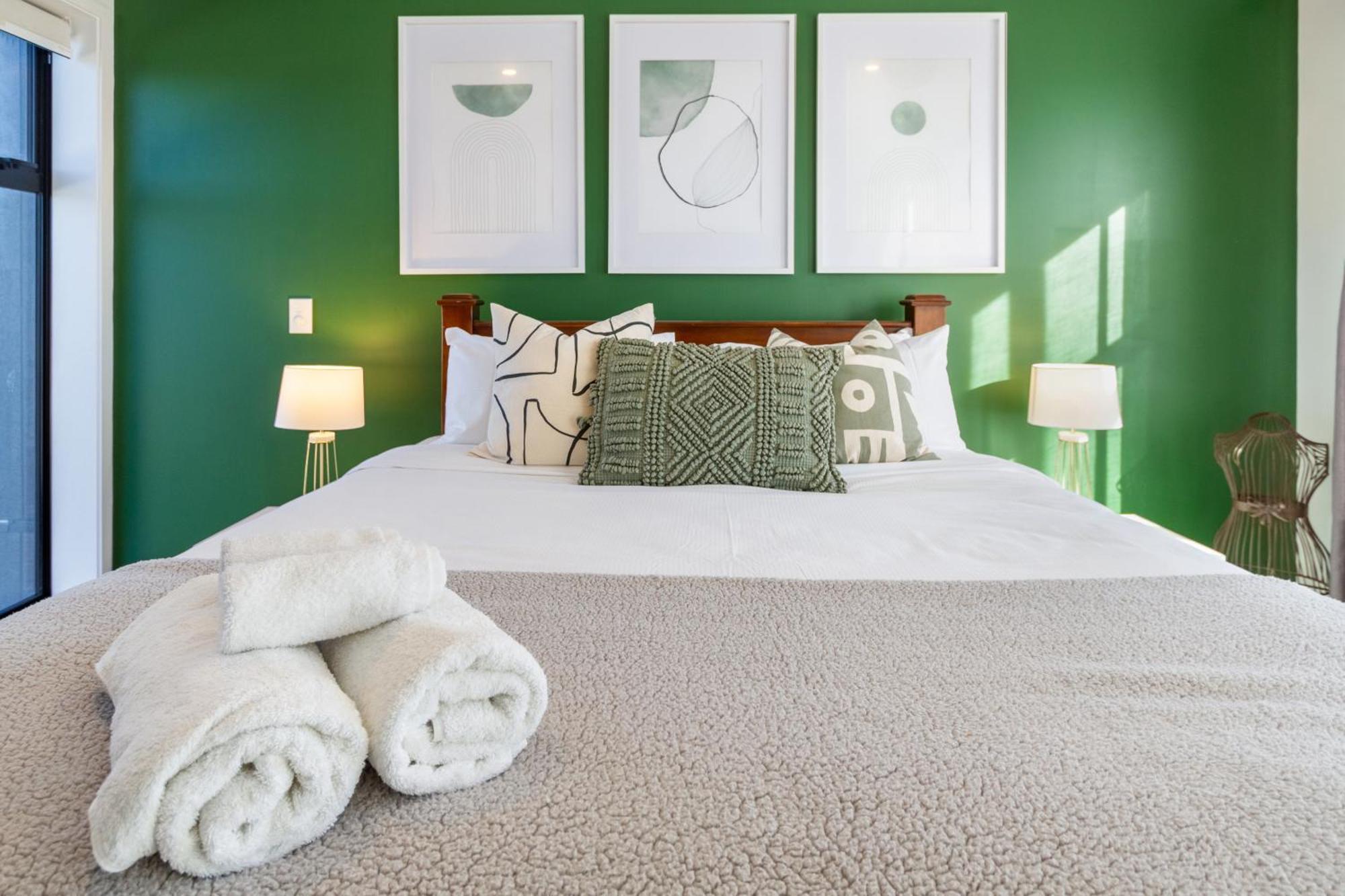Gorgeous In Green - 2 Bed Central Oasis W/King Bed Christchurch Kültér fotó