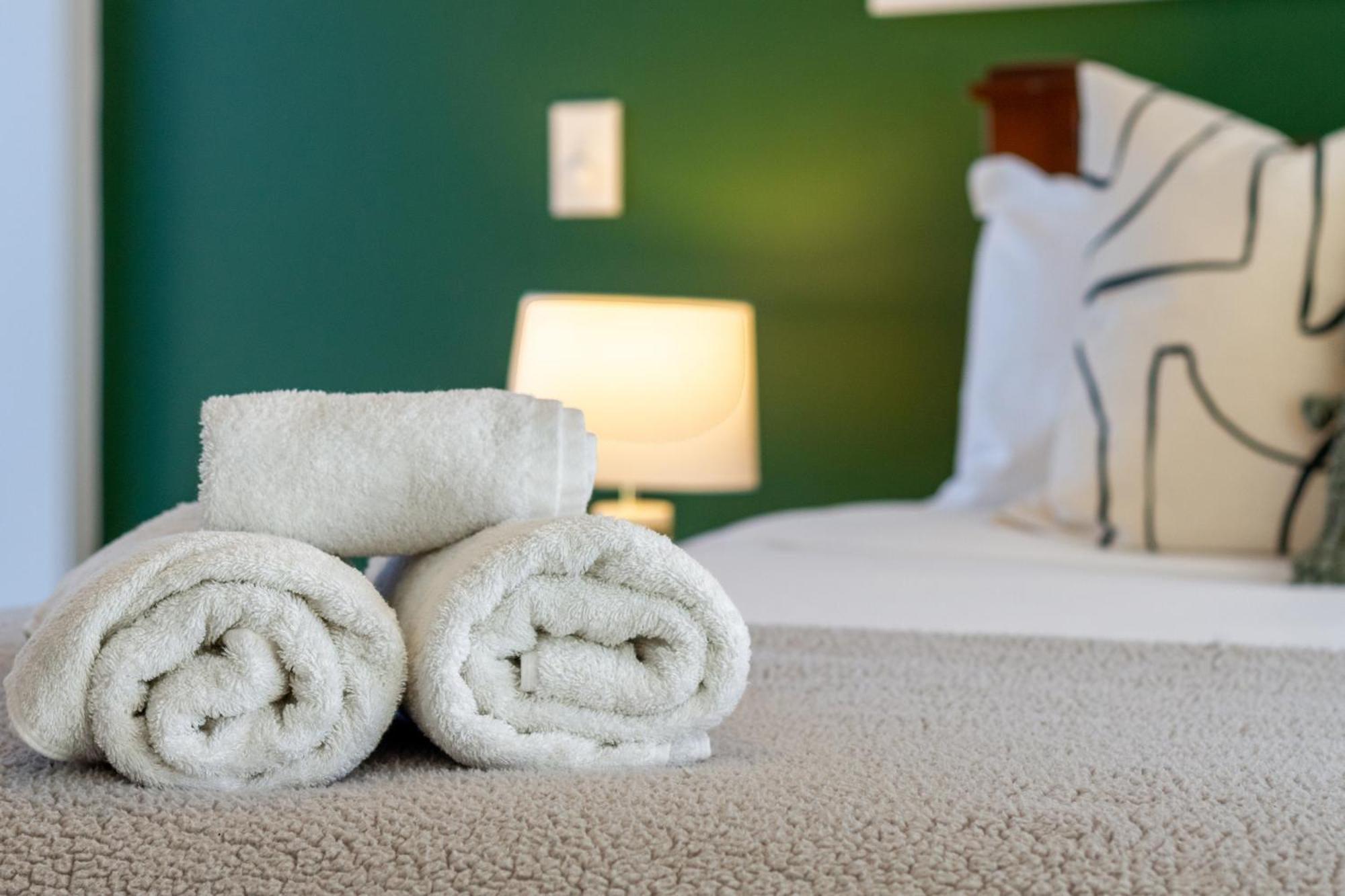 Gorgeous In Green - 2 Bed Central Oasis W/King Bed Christchurch Kültér fotó