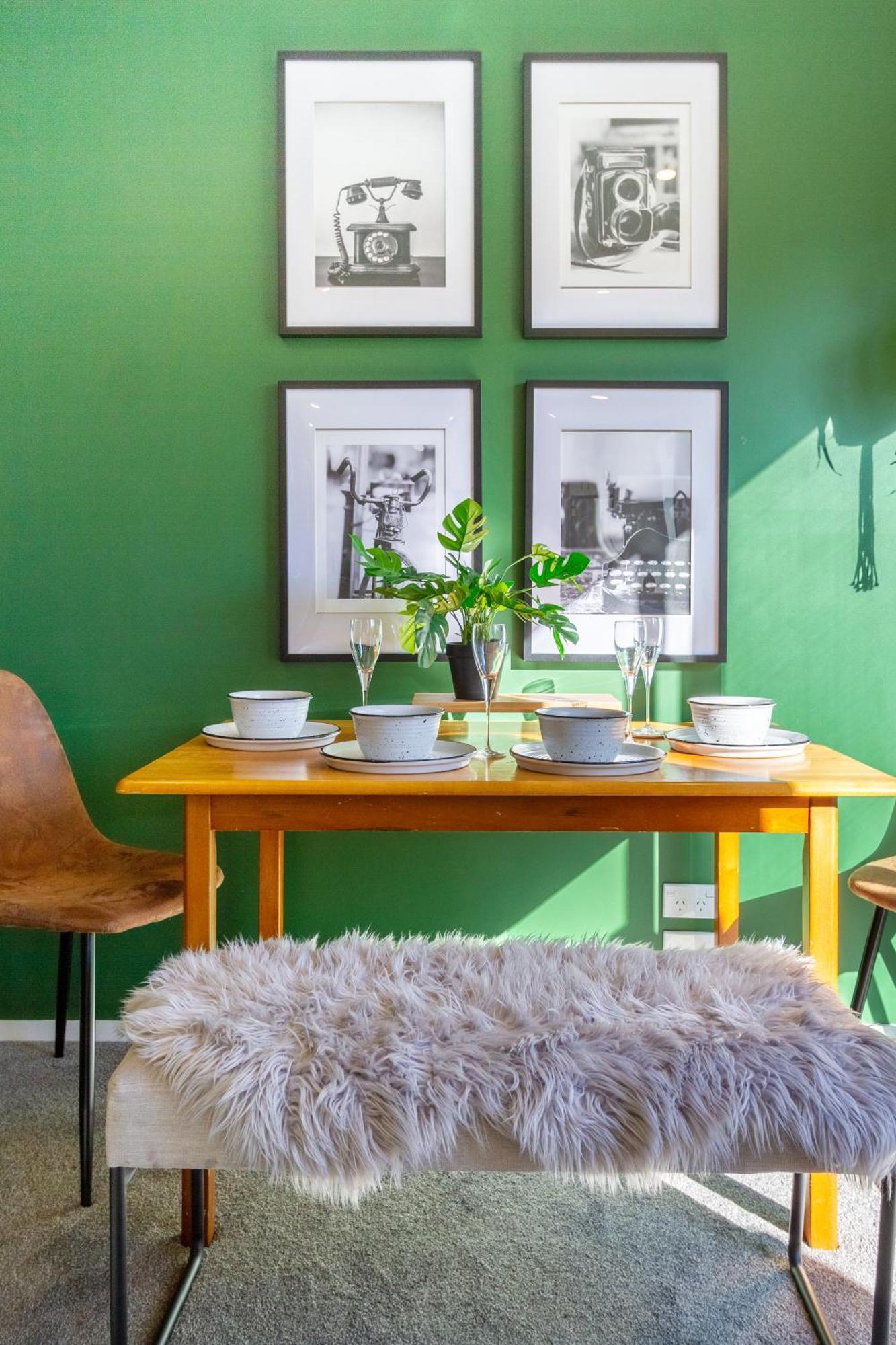 Gorgeous In Green - 2 Bed Central Oasis W/King Bed Christchurch Kültér fotó
